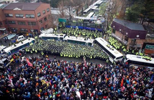 Hundreds of thousands gather in South Korea for fifth week of protests against Park
